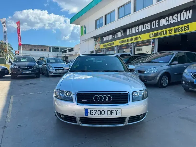 Usado Audi A4 Cabriolet 220 CV (161 kW) 2004 Gris / plata Descapotable