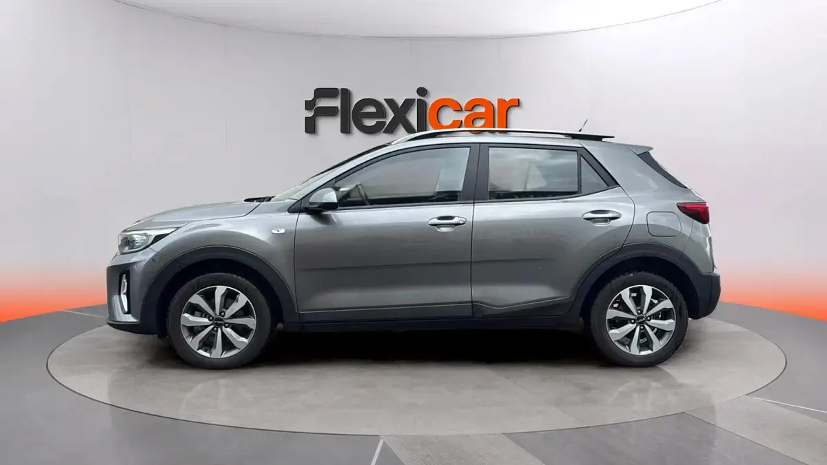 Usado Kia Stonic 84 CV (61 kW) 2023 Gris SUV