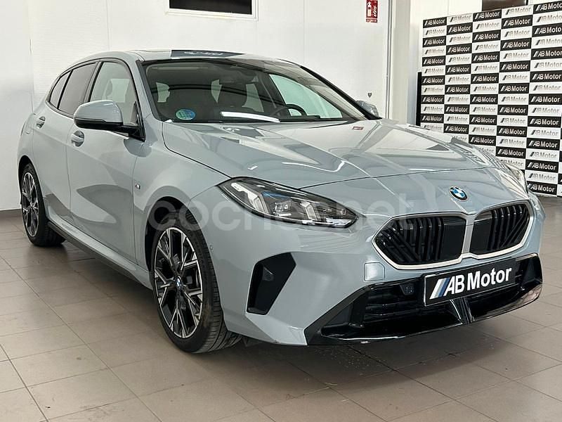Usado BMW 120 Comfort Edition 170 CV (125 kW) 2025 Gris / plata Utilitario