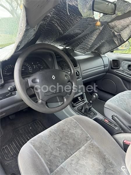 Usado Renault Laguna 95 CV (69 kW) 1996 Gris / plata Berlina