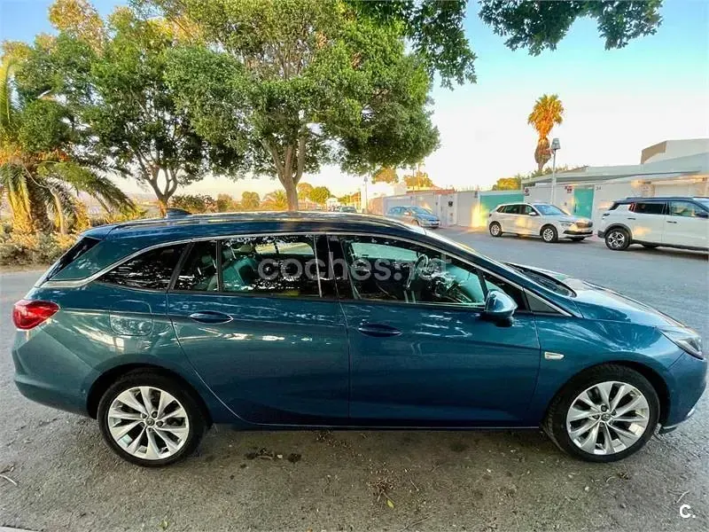 Usado Opel Astra Excellence 136 CV (100 kW) 2017 Azul Familiar