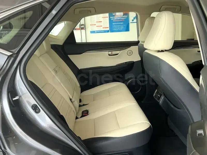 Usado Lexus NX300h Business Edition 197 CV (144 kW) 2019 Gris / plata SUV