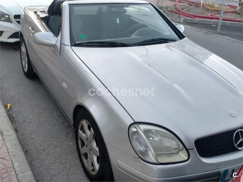 Usado Mercedes SLK200 136 CV (100 kW) 1999 Gris / plata Descapotable