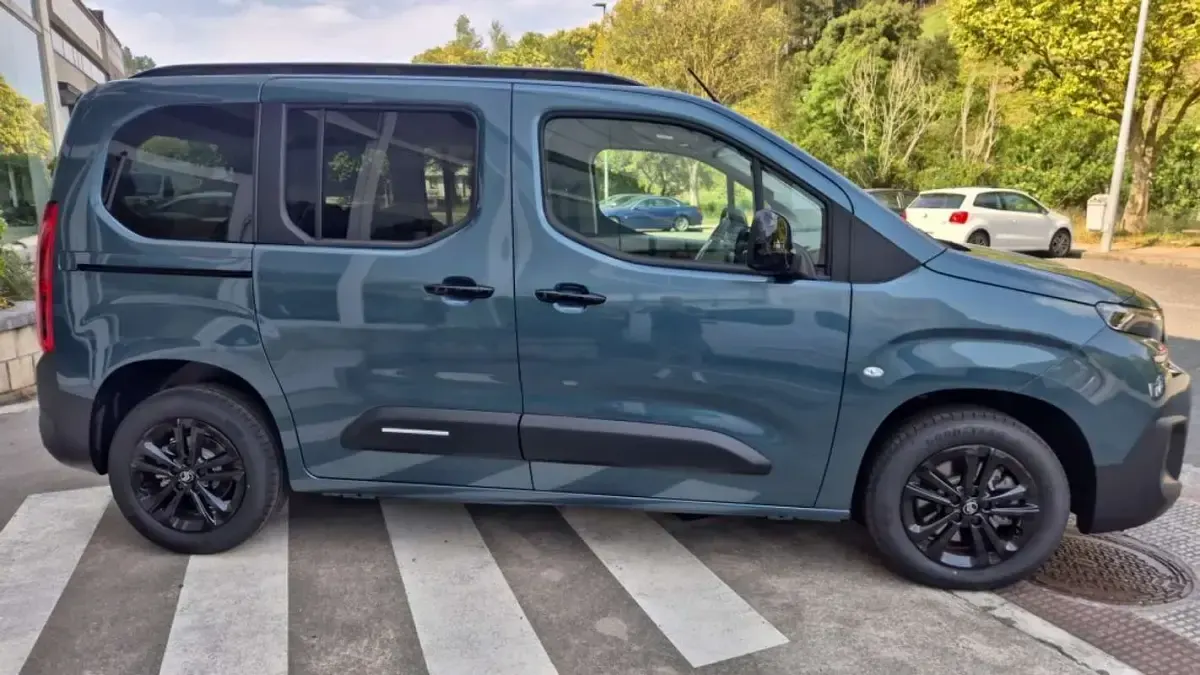 Nuevo Citroën Berlingo 102 CV (75 kW) 2026 Azul Monovolumen