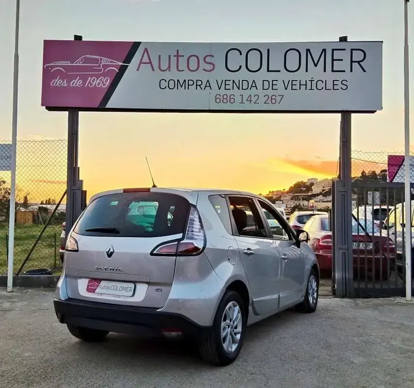 Usado Renault Scénic III LIMITED 110 CV (80 kW) 2014 Gris Monovolumen