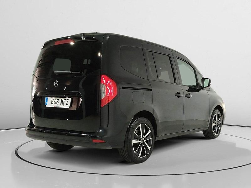 Usado Mercedes T180 Style 117 CV (86 kW) 2023 Negro Monovolumen