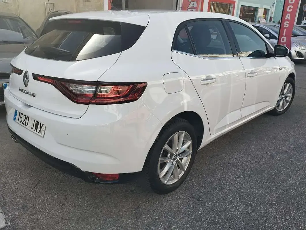 Usado Renault Mégane Zen 132 CV (97 kW) 2017 Blanco Utilitario
