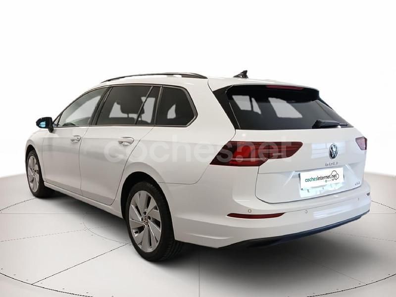 Usado VW Golf VIII Life 116 CV (85 kW) 2024 Blanco Familiar