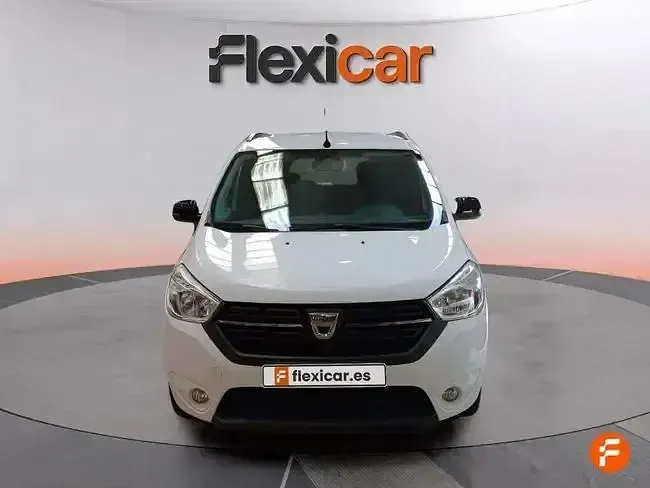 Usado Dacia Lodgy Comfort 95 CV (69 kW) 2021 Blanco Monovolumen