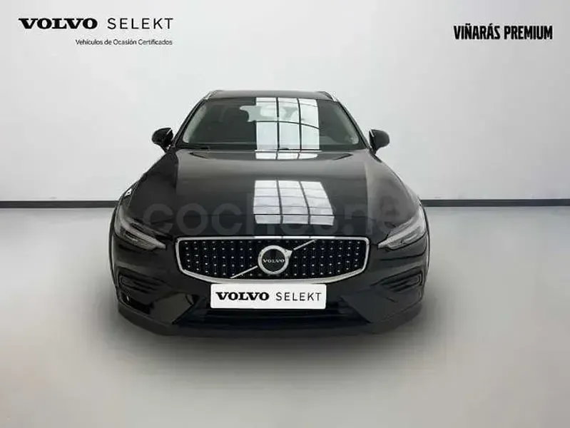 Usado Volvo V60 CC Core 197 CV (144 kW) 2023 Blanco Familiar