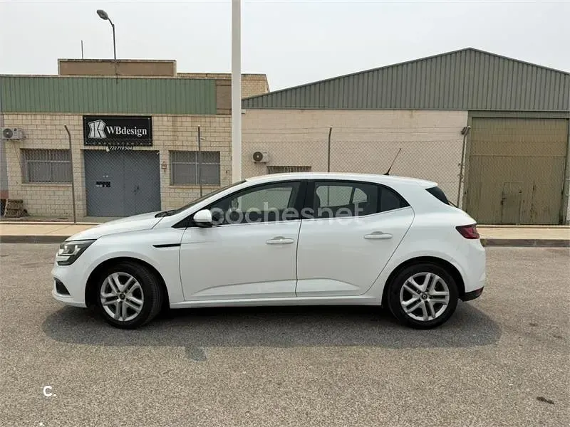 Usado Renault Mégane IV Life 90 CV (66 kW) 2017 Blanco Berlina