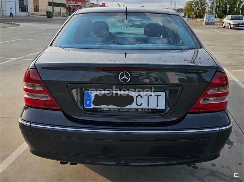 Usado Mercedes C270 Avantgarde 170 CV (125 kW) 2001 Negro Berlina