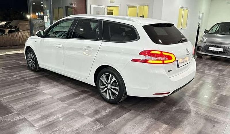 Usado Peugeot 308 Active 131 CV (96 kW) 2021 Blanco Utilitario
