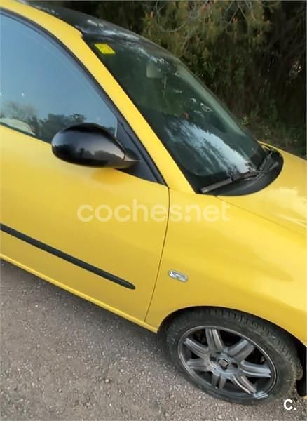 Usado Seat Ibiza Sport 100 CV (73 kW) 2004 Amarillo Utilitario