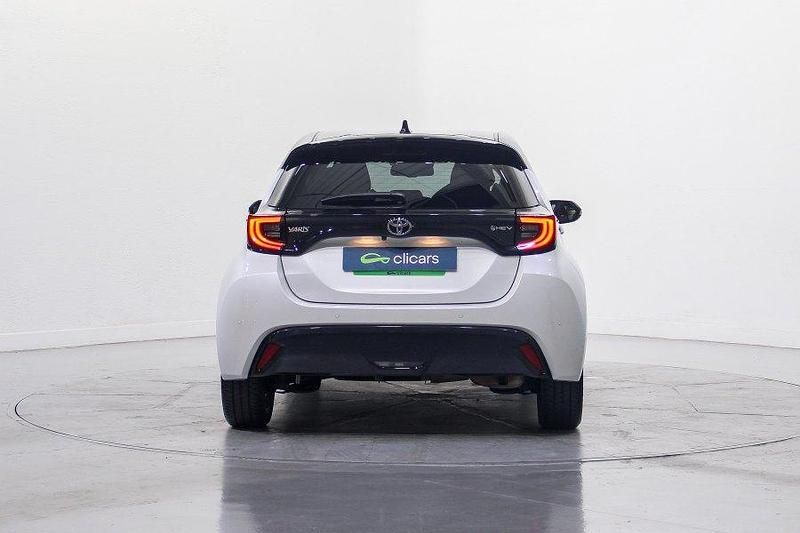 Usado Toyota Yaris Hybrid Edition 130 CV (95 kW) 2024 Blanco Berlina