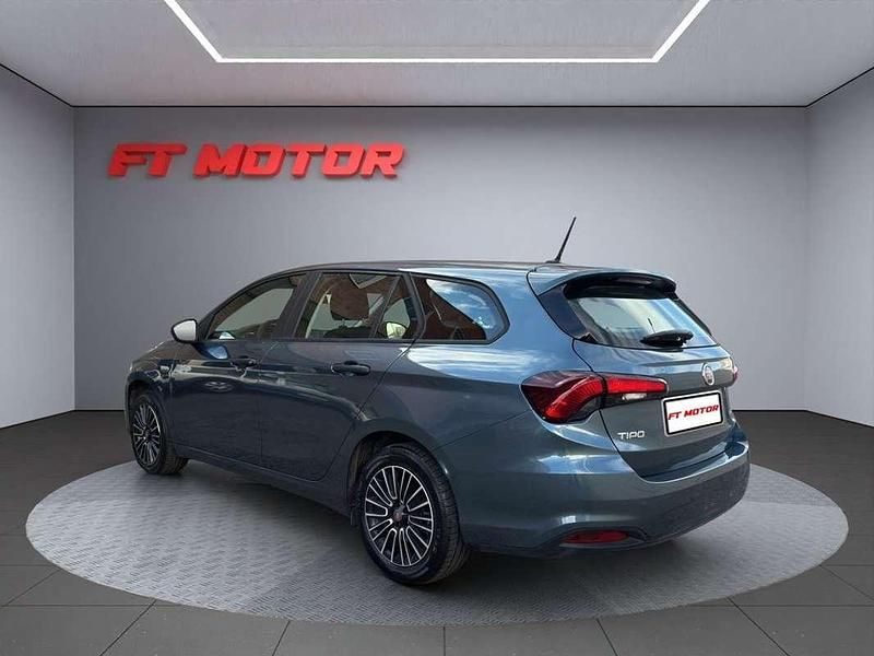 Usado Fiat Tipo 131 CV (96 kW) 2022 Azul Familiar