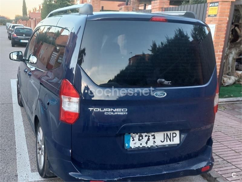 Usado Ford Tourneo Courier Titanium 95 CV (69 kW) 2016 Azul Monovolumen
