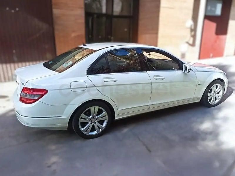 Usado Mercedes C200 Avantgarde 136 CV (100 kW) 2009 Blanco Berlina