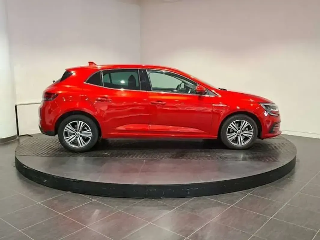 Usado Renault Megane E-Tech Zen 160 CV (117 kW) 2022 Rojo Berlina