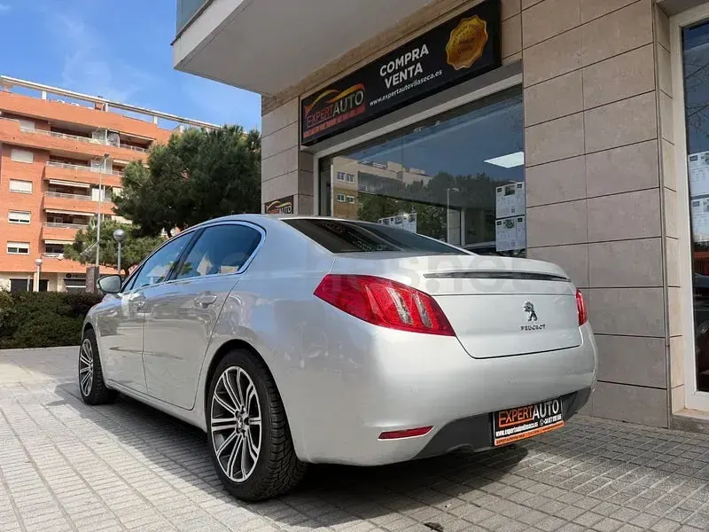 Usado Peugeot 508 SW Allure 156 CV (114 kW) 2013 Gris / plata Familiar