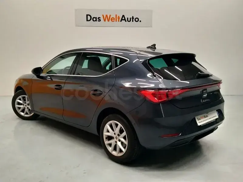Usado Seat Leon Style 116 CV (85 kW) 2025 Gris / plata Berlina