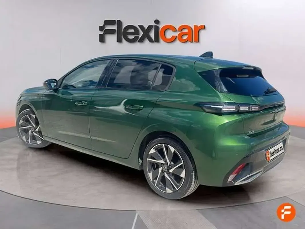 Usado Peugeot 308 Allure 131 CV (96 kW) 2024 Verde Utilitario