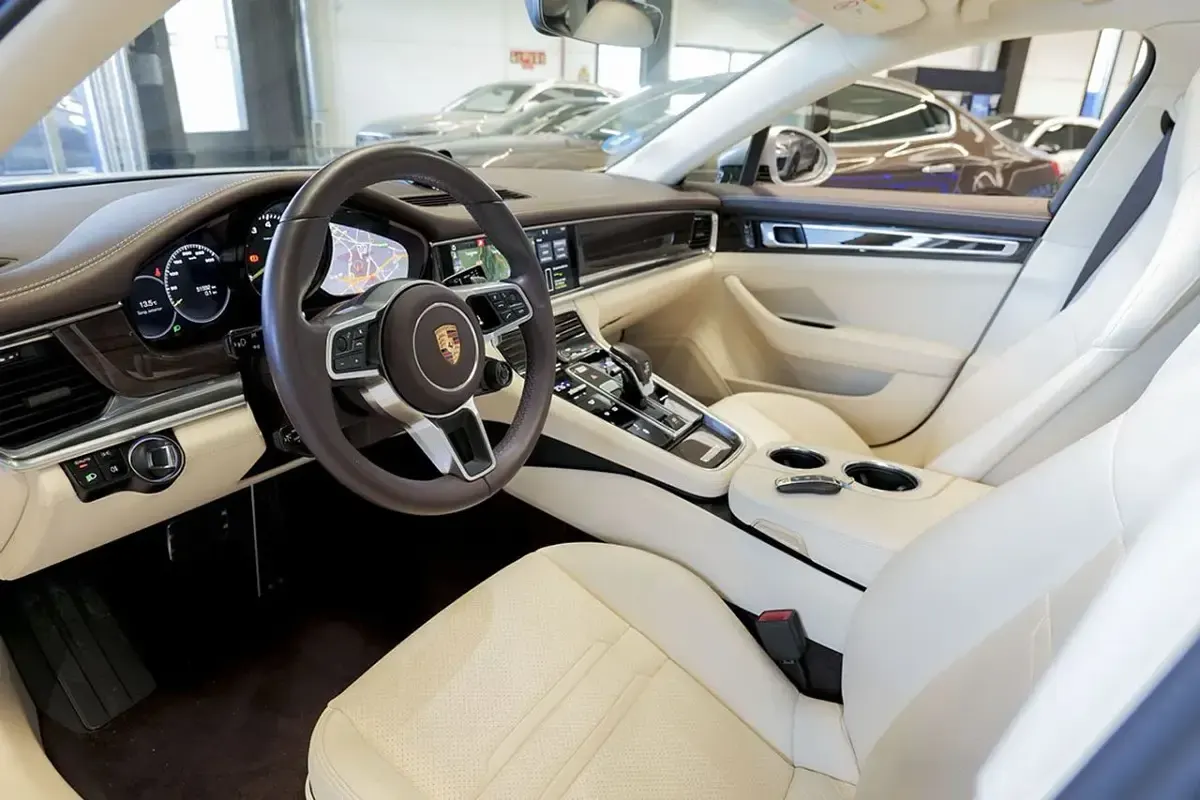 Usado Porsche Panamera 4 E-Hybrid 462 CV (339 kW) 2018 Gris claro Utilitario