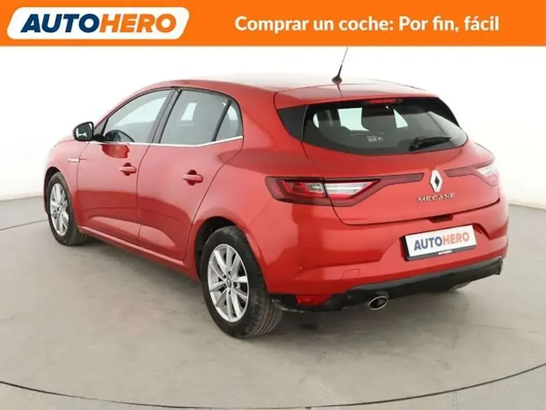 Usado Renault Mégane Zen 132 CV (97 kW) 2017 Rojo Utilitario