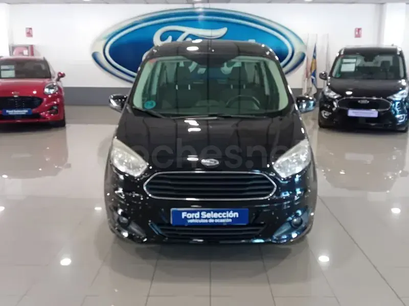 Usado Ford Tourneo Courier Trend 100 CV (73 kW) 2015 Negro Monovolumen