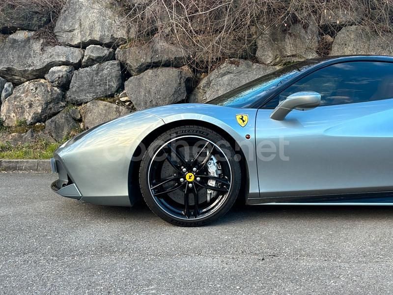 Usado Ferrari 488 670 CV (492 kW) 2016 Gris / plata Coupe