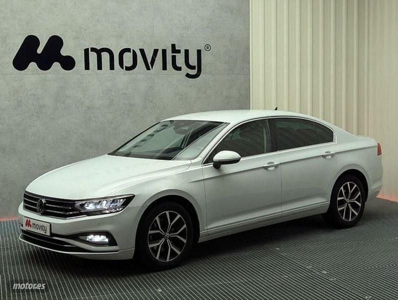 Blanco Usado 2022 VW Passat Executive Berlina | 20.990 € (Un poco caro) - Imagen 1/4