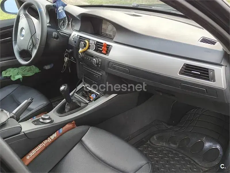 Käytetty BMW 318 122 HP (89 kW) 2008 Musta Farmari