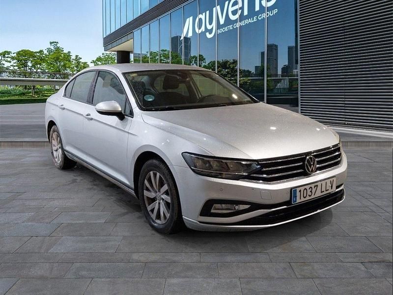 Usado VW Passat Business 122 CV (89 kW) 2020 Gris plata Berlina