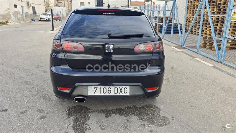 Usado Seat Ibiza 100 CV (73 kW) 2006 Negro Utilitario