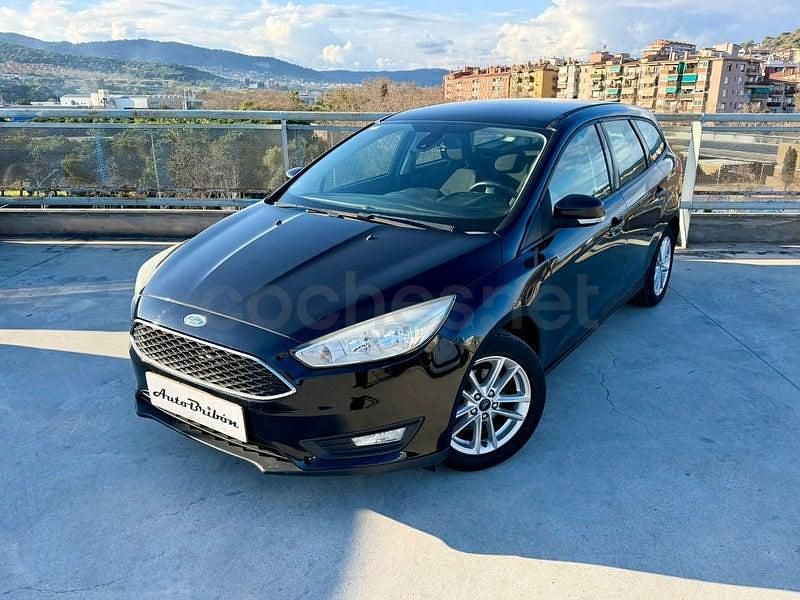 Usado Ford Focus Trend 125 CV (91 kW) 2015 Negro Familiar