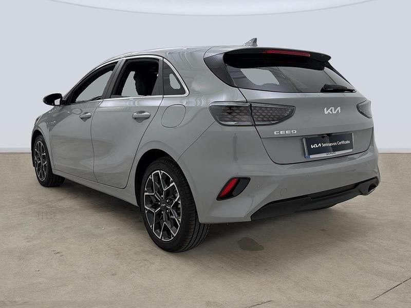 Usado Kia Ceed Edition 7 101 CV (74 kW) 2025 Gris Utilitario