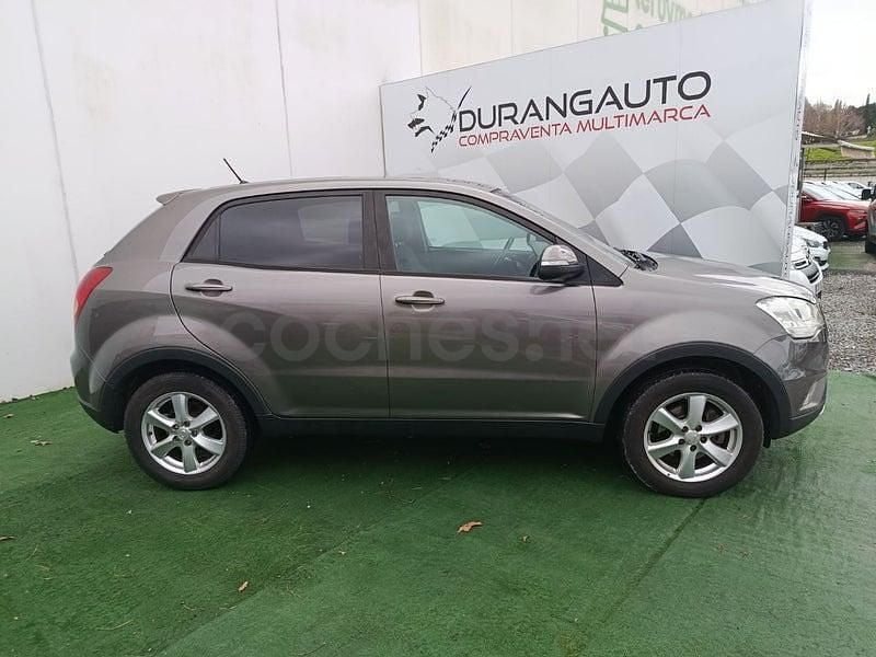Usado Ssangyong (KGM) Korando Premium Plus 175 CV (128 kW) 2012 Gris SUV