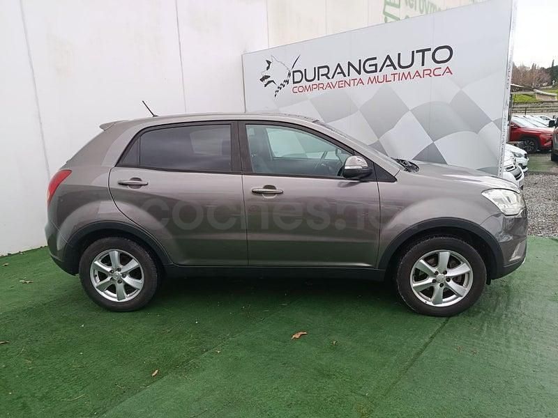 Usado SsangYong Korando Premium Plus 175 CV (128 kW) 2012 Gris SUV