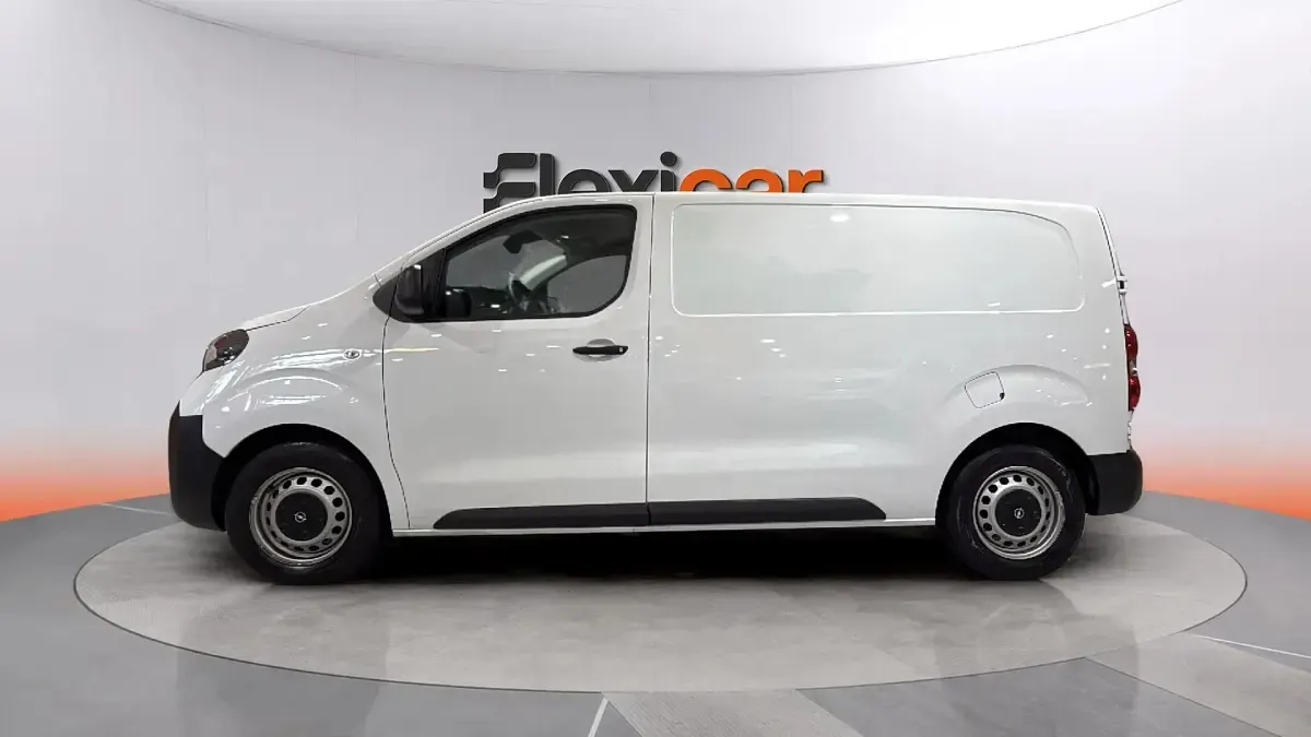 Usado Opel Vivaro-e Combi 120 CV (88 kW) 2025 Blanco Monovolumen