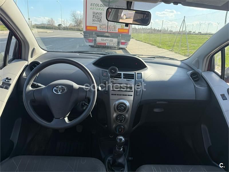 Usado Toyota Yaris 101 CV (74 kW) 2009 Rojo Utilitario