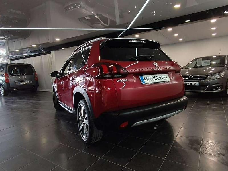 Usado Peugeot 2008 Allure 120 CV (88 kW) 2019 Rojo SUV