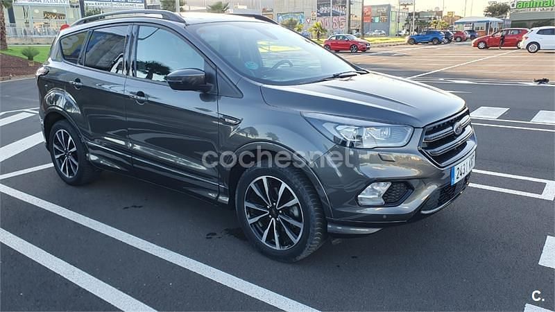 Usado Ford Kuga ST-Line 150 CV (110 kW) 2019 Gris / plata SUV
