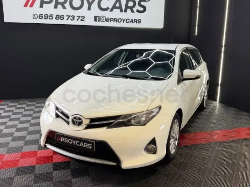 Usado Toyota Auris Business Edition 90 CV (66 kW) 2014 Blanco Berlina