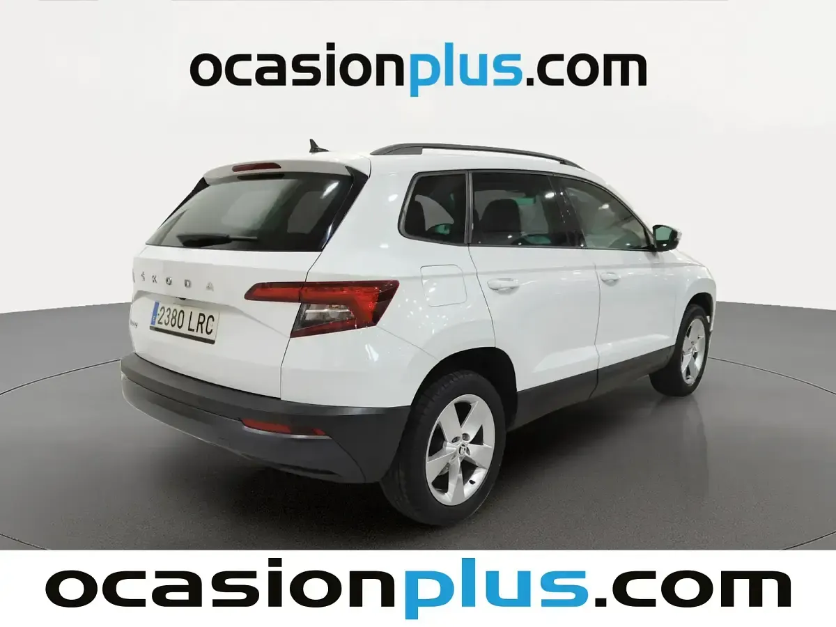 Usado Skoda Karoq Ambition 150 CV (110 kW) 2021 Blanco SUV