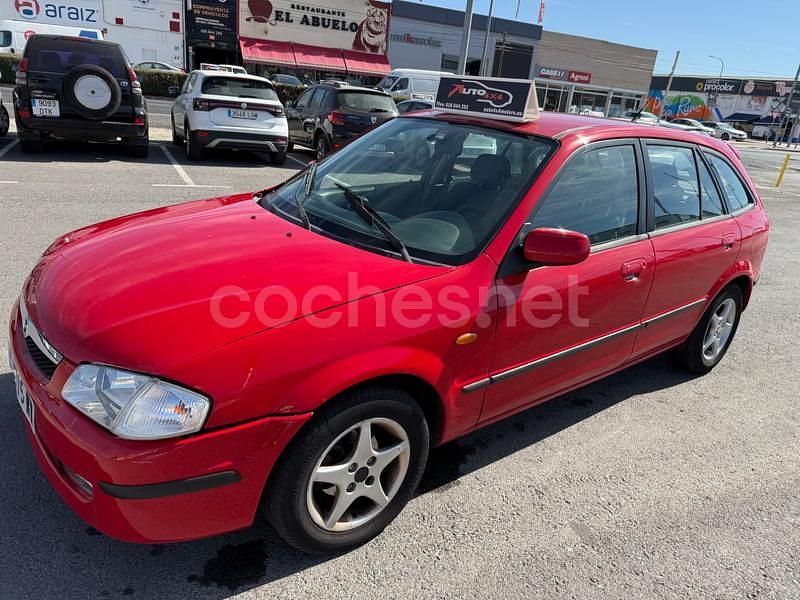 Usado Mazda 323 90 CV (66 kW) 1998 Rojo Berlina