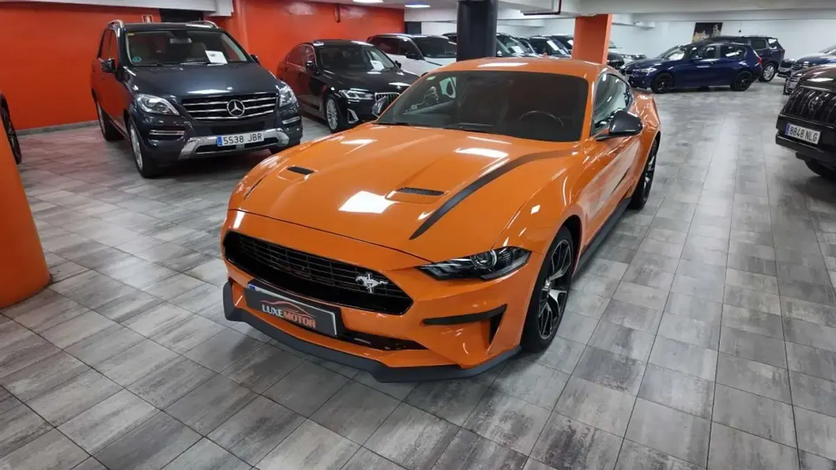 Usado Ford Mustang Fastback 291 CV (214 kW) 2020 Naranja Coupe