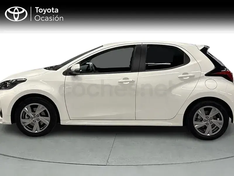 Usado Toyota Yaris Hybrid Active 116 CV (85 kW) 2025 Blanco Berlina