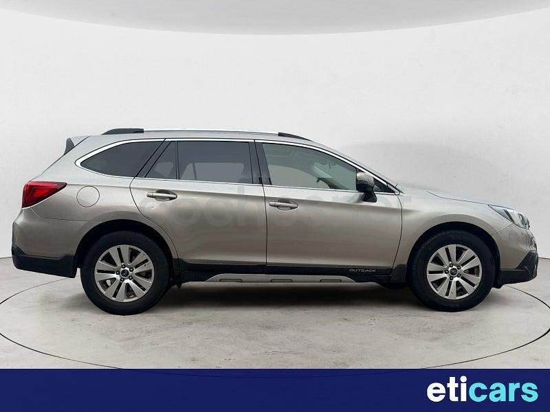 Usado Subaru Outback 150 CV (110 kW) 2017 Beige Familiar