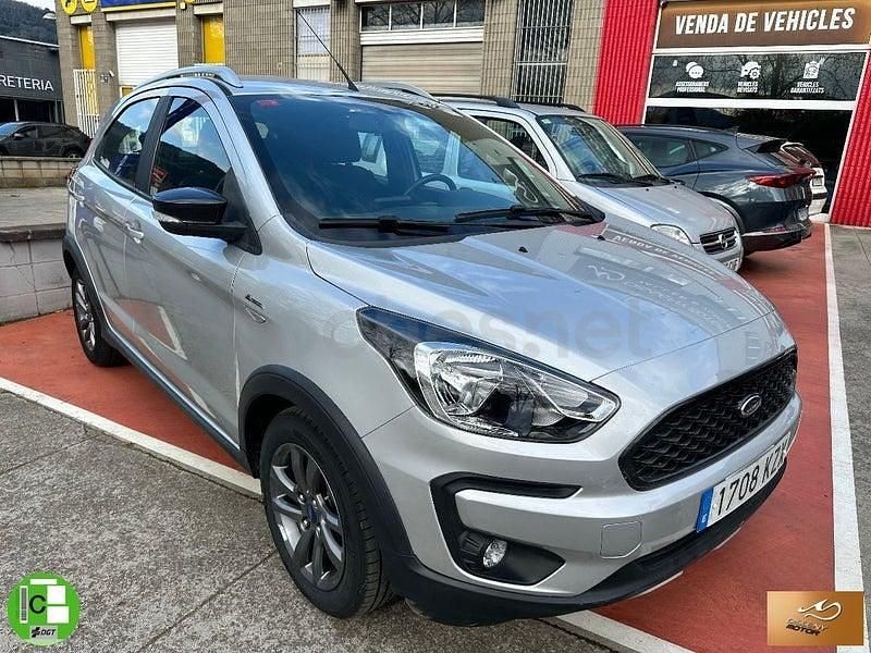 Usado Ford Ka Plus Ultimate 85 CV (62 kW) 2019 Gris / plata Utilitario