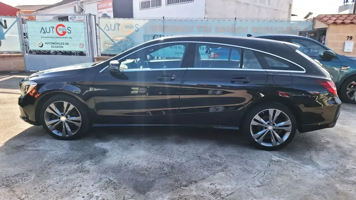 Käytetty Mercedes CLA180 Shooting Brake 122 HP (89 kW) 2016 Musta Farmari